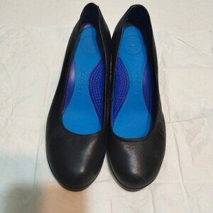 7.5 Crocs A-Leigh Leather Closed Toe 2" Wedge Black Round